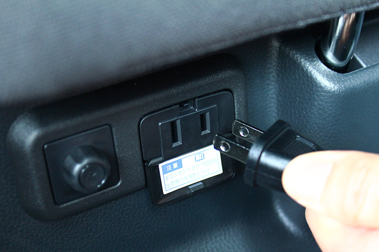 ハイブリッド車のAC100V・1500Wコンセント