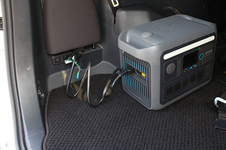 AC100V・1500Wコンセントでポータブル電源を充電中