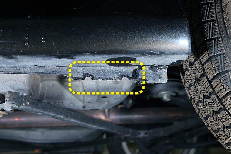 タイヤ交換の安全なやり方 車載ジャッキは使い方を間違うと倒れる