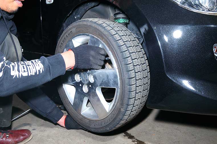 タイヤ交換方法 正しいやり方を車のプロに取材